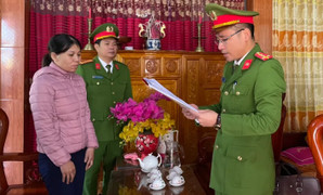 Bắt nữ cửa hàng trưởng doanh nghiệp ở Quảng Bình tham ô gần 1 tỷ đồng