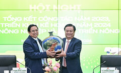 Bộ trưởng Lê Minh Hoan nói về chiếc bình gốm đặc biệt tặng Thủ tướng
