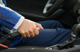 Lưu ý quan trọng khi tắt máy đỗ ô tô