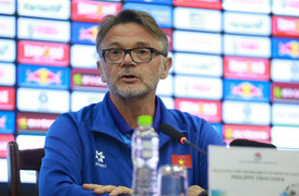 HLV Troussier: Nhiều người không ủng hộ, tuyển Việt Nam càng quyết tâm