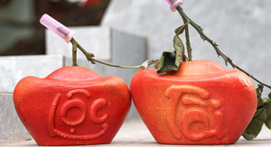 Bia Tết giảm giá vẫn ế ẩm, bưởi đỏ 'tiến vua' không còn hàng để bán