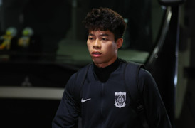 Sao Thái Lan bỏ Asian Cup về CLB tập luyện khiến cổ động viên phẫn nộ