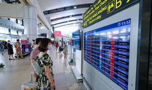 Chọn khung giờ 'gà gáy nửa đêm', giá vé máy bay Tết vẫn cao ngất ngưởng