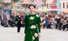 Lương Thanh, Lê Thu Trang khoe sắc với áo lụa Việt