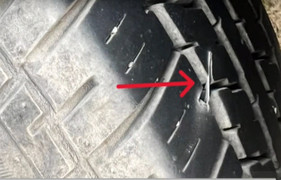 Xác định 'thủ phạm' gây thủng lốp xe trên cầu Thanh Trì