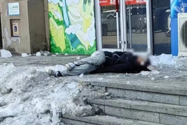 Tảng băng lớn rơi trúng đầu khiến nam sinh viên tử vong 