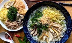 Quán bún thang Hà Nội ngon 'chuẩn vị miền Bắc'