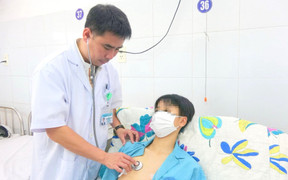Cứu sống nam sinh lớp 10 bị đứt lìa phế quản gốc của phổi