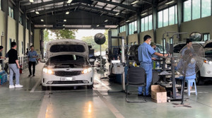 Ô tô xếp hàng dài chờ kiểm định dịp giáp Tết, Cục Đăng kiểm nói gì?