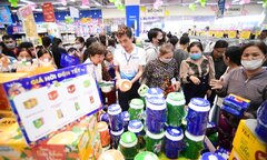 Doanh nghiệp đưa hàng Tết lên kệ, tung 'chiêu' giảm giá mùa cao điểm