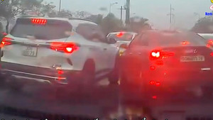 Nữ tài xế ngang ngược sau va chạm giao thông