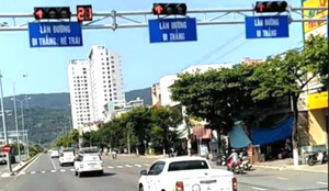 Xe ô tô vượt đèn đỏ phạt bao nhiêu tiền theo quy định?