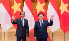 Chủ tịch Quốc hội Vương Đình Huệ hội kiến Tổng thống Indonesia