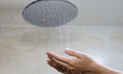 Chàng trai 27 tuổi bị đột quỵ sau tắm