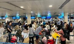 Tiền mua vé máy bay dùng để biếu Tết bố mẹ, chấp nhận không về quê