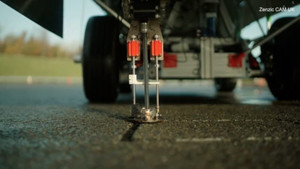 Robot sửa đường tự động đầu tiên trên thế giới 