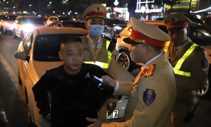 Thầy dạy lái xe ô tô vi phạm nồng độ cồn khi đang chở học viên