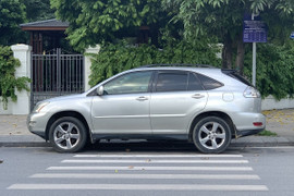 Ô tô đỗ trên vạch kẻ đường dành cho người đi bộ bị phạt bao nhiêu tiền?