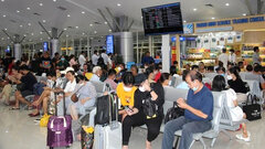 Các hãng bay tăng chuyến dịp cuối năm, giá vé máy bay Tết vẫn cao chót vót