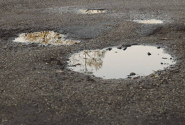 Ô tô đâm phải ổ gà, cụ ông đã chết bỗng sống lại như nàng Bạch Tuyết 