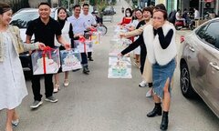 Thật tội cho cô dâu chú rể khi hội làm bánh đi ăn cưới