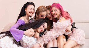 Diễn chung trong show 'Chị đẹp đạp gió rẽ sóng', Trang Pháp ngưỡng mộ Thu Phương