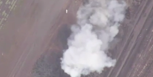 Khoảnh khắc UAV Lancet của Nga hạ gục xe tăng Ukraine 