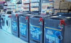 Siêu thị điện máy đua nhau khuyến mại: Tủ lạnh, tivi, máy giặt giá ‘rẻ như cho’