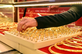 Tiến sát 65 triệu đồng/lượng, giá vàng nhẫn lập kỷ lục mới 