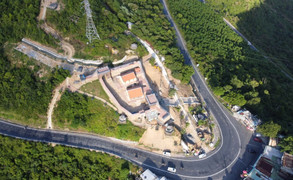 Di tích Hải Vân quan chưa thể đón khách vì vướng... cột điện