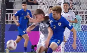 Tuyển Thái Lan thắng trận, Bunmathan vẫn bị chỉ trích vì đánh vào mặt đối thủ