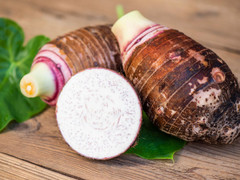 Khoai môn gây ngứa do nhựa hay phần lông ở vỏ?