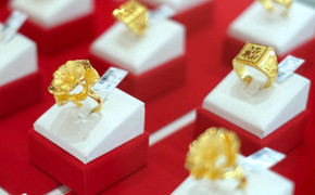 Giá vàng hôm nay 17/1: Kim loại quý lao dốc