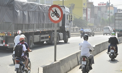 Xe máy đi sai làn đường bị phạt bao nhiêu tiền?