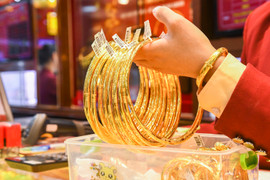 Giá vàng hôm nay 18/1: Thế giới, trong nước đồng loạt giảm