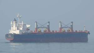 Houthi tiếp tục tấn công tàu Mỹ