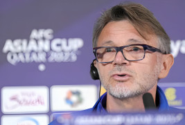 HLV Troussier: Tuyển Việt Nam đấu Indonesia để khẳng định vị thế