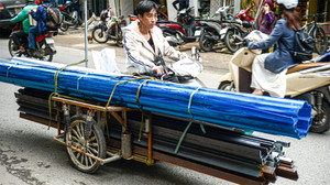 Xe 'máy chém' ngang nhiên và thách thức nhất, vì sao vẫn được làm ngơ?