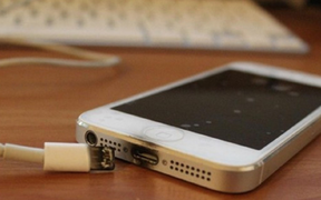 Nữ sinh lớp 5 tử vong khi sạc pin điện thoại