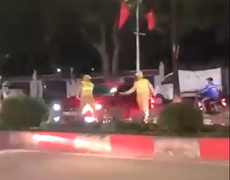 Trốn đo nồng độ cồn, tài xế liều lĩnh quay đầu xe đi ngược chiều 