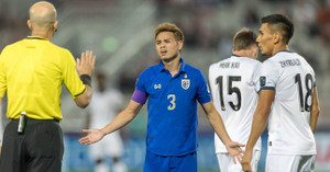 Trụ cột tuyển Thái Lan bị 'treo giò' vì chơi xấu