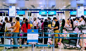 Vé máy bay khan hiếm, khách phải bay đường vòng về quê ăn Tết