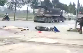 Va chạm với xe tải, 2 mẹ con tử vong 