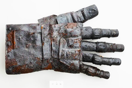 Găng tay bọc thép 'phi thường' thế kỷ 14 được khai quật ở Thụy Sĩ