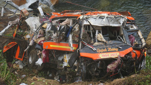 Xe khách lao xuống vực ở Đà Nẵng: Nạn nhân kể giây phút thoát nạn