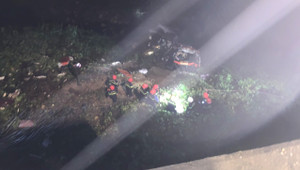 Xe khách lao xuống vực ở cao tốc La Sơn-Túy Loan, nhiều người thương vong