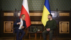 Ba Lan cam kết tăng viện trợ quân sự cho Ukraine