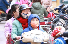 Trường học tạm nghỉ, phụ huynh loay hoay tìm cách gửi con