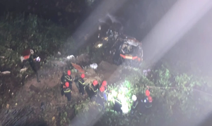 Hiện trường xe khách lao xuống vực ở cao tốc La Sơn - Tuý Loan, 2 người tử vong