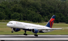 Máy bay Boeing 757 rơi bánh khi chuẩn bị cất cánh